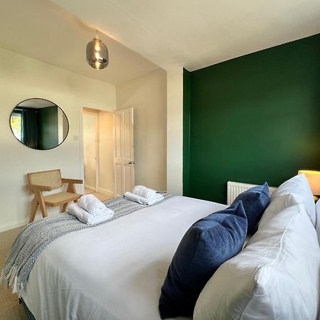 Charming Central Windsor 2 Bed Cottage Free Residents Parking And Private Garden Legoland Ascot Windsor Castle Thorpe Park Heathrow Airport المظهر الخارجي الصورة