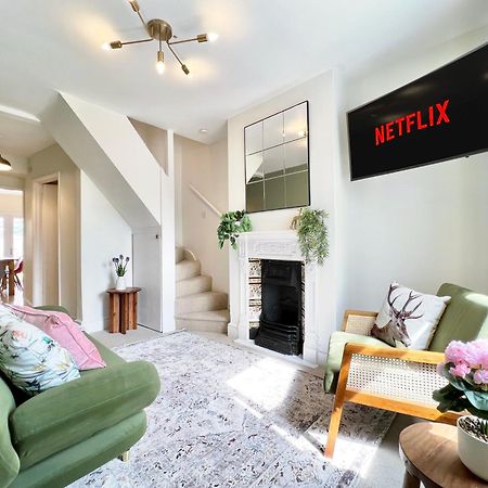 Charming Central Windsor 2 Bed Cottage Free Residents Parking And Private Garden Legoland Ascot Windsor Castle Thorpe Park Heathrow Airport المظهر الخارجي الصورة