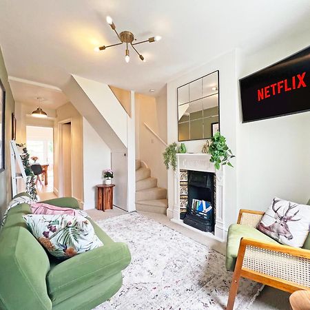 Charming Central Windsor 2 Bed Cottage Free Residents Parking And Private Garden Legoland Ascot Windsor Castle Thorpe Park Heathrow Airport المظهر الخارجي الصورة