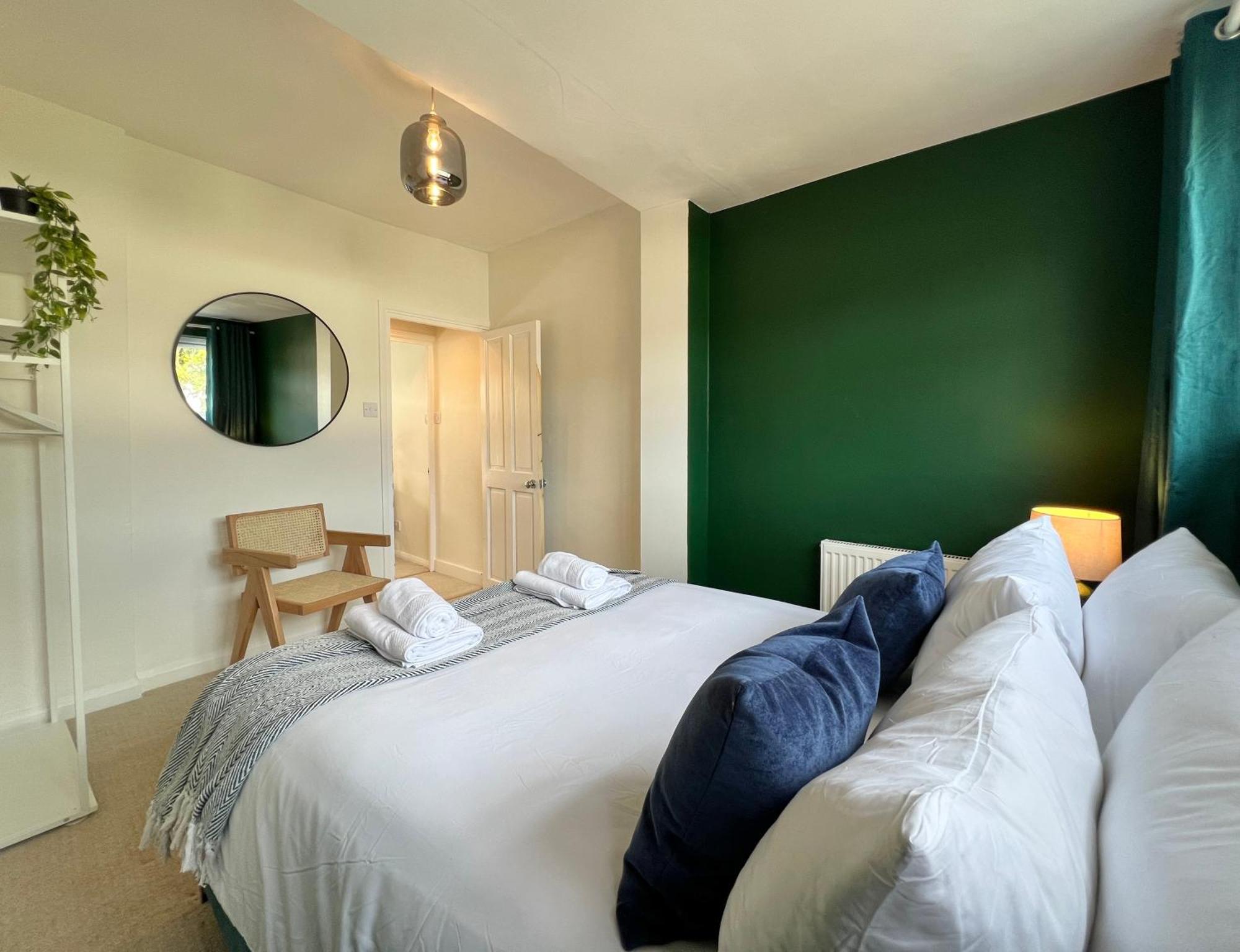 Charming Central Windsor 2 Bed Cottage Free Residents Parking And Private Garden Legoland Ascot Windsor Castle Thorpe Park Heathrow Airport المظهر الخارجي الصورة