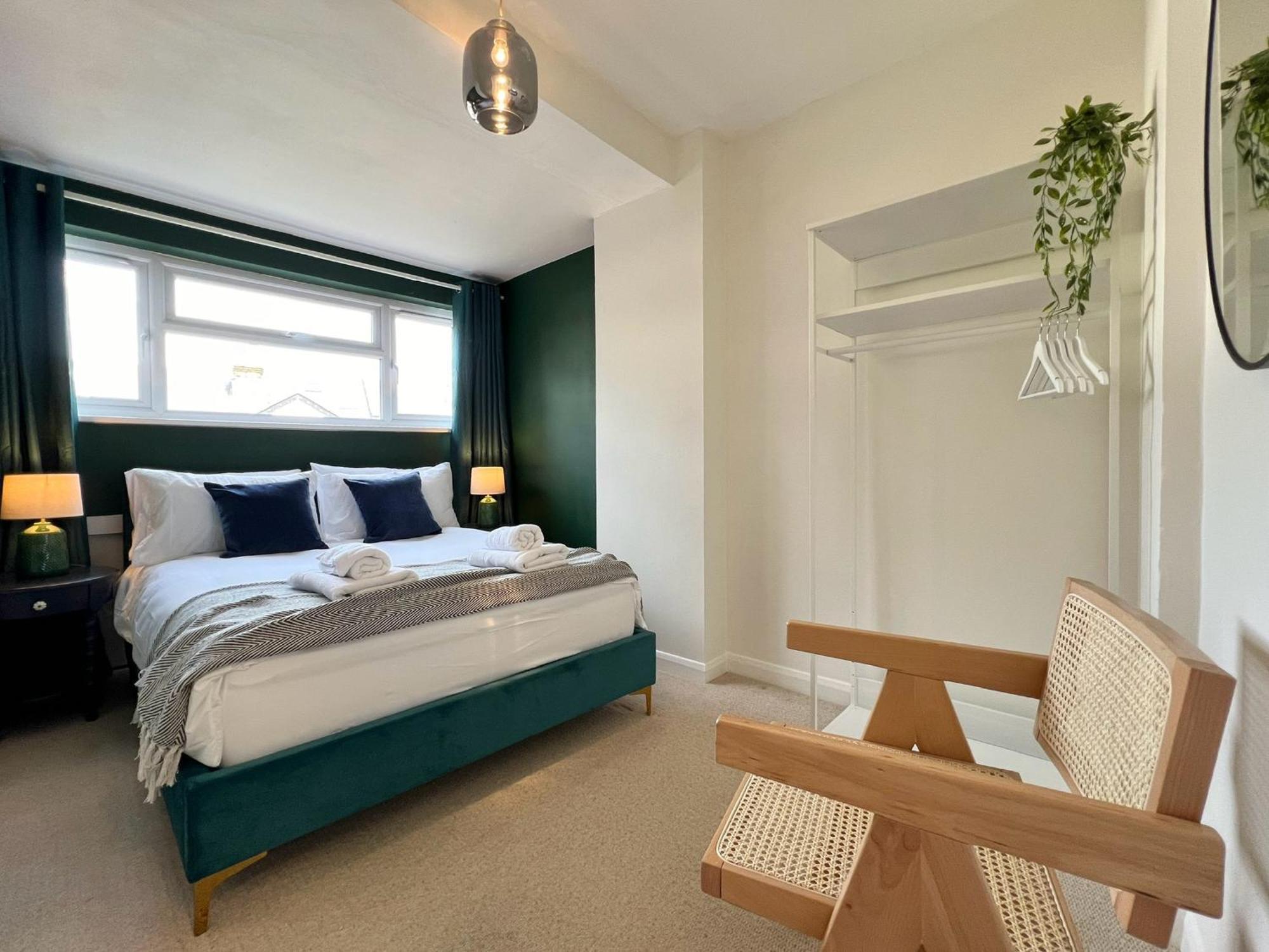 Charming Central Windsor 2 Bed Cottage Free Residents Parking And Private Garden Legoland Ascot Windsor Castle Thorpe Park Heathrow Airport المظهر الخارجي الصورة