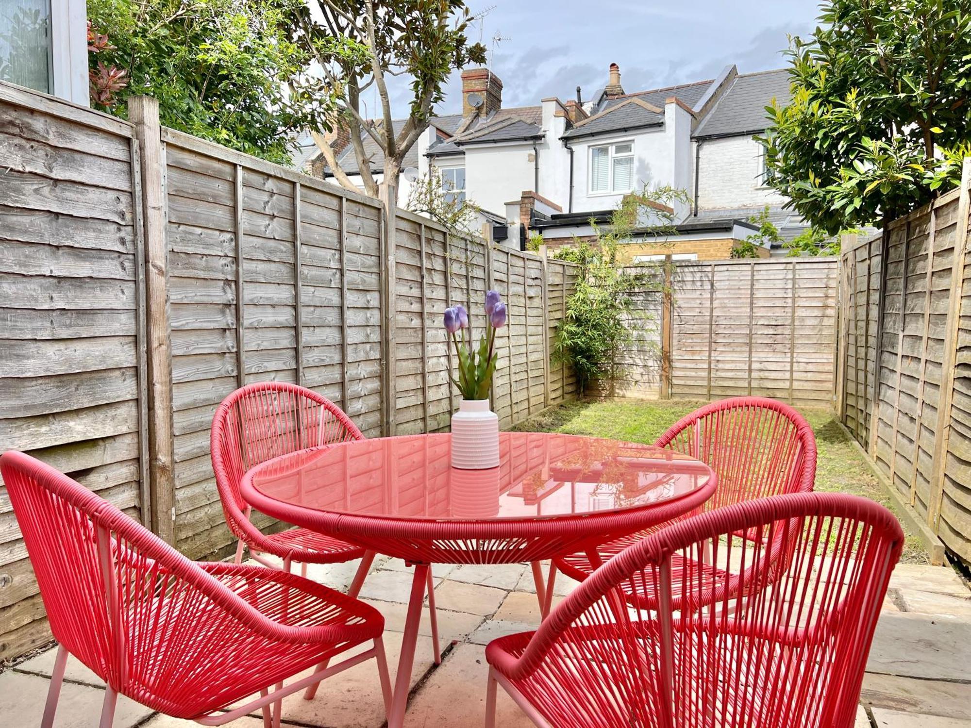 Charming Central Windsor 2 Bed Cottage Free Residents Parking And Private Garden Legoland Ascot Windsor Castle Thorpe Park Heathrow Airport المظهر الخارجي الصورة