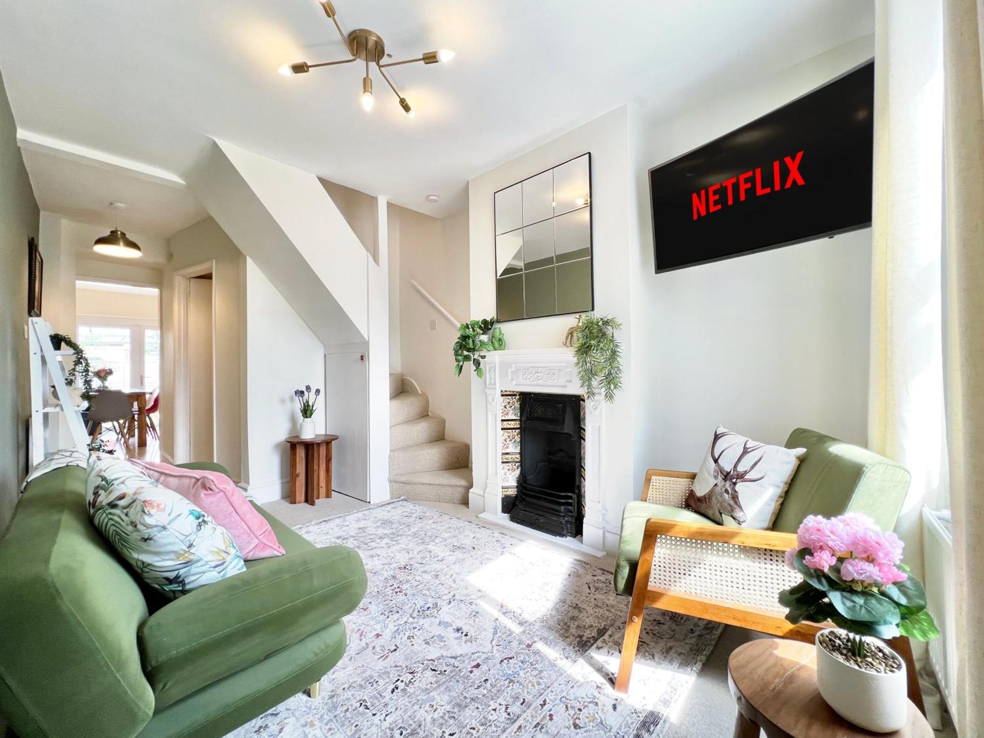 Charming Central Windsor 2 Bed Cottage Free Residents Parking And Private Garden Legoland Ascot Windsor Castle Thorpe Park Heathrow Airport المظهر الخارجي الصورة